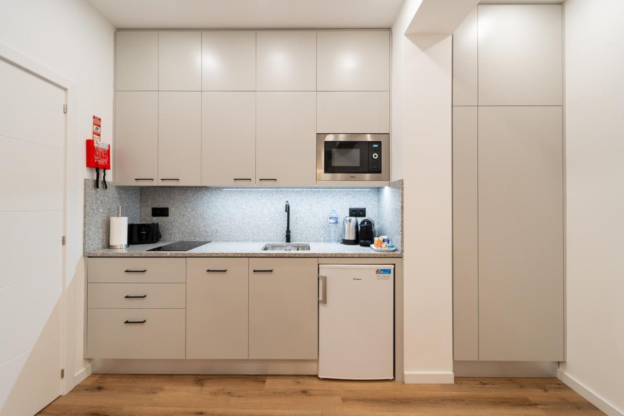 Casa Flores - 2 Bedroom, Lift, Ac, Car Parking - Extra ポルト エクステリア 写真
