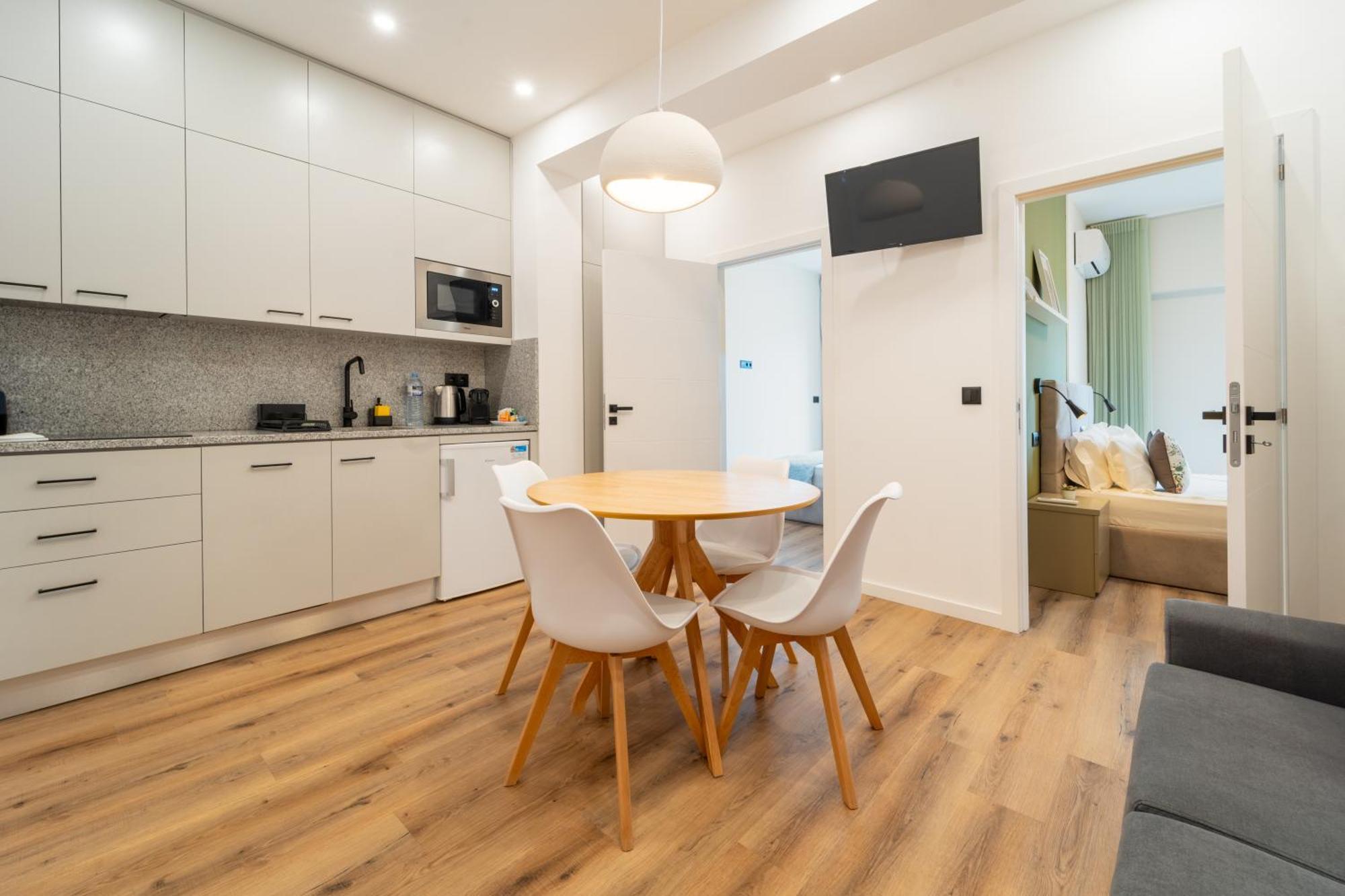 Casa Flores - 2 Bedroom, Lift, Ac, Car Parking - Extra ポルト エクステリア 写真