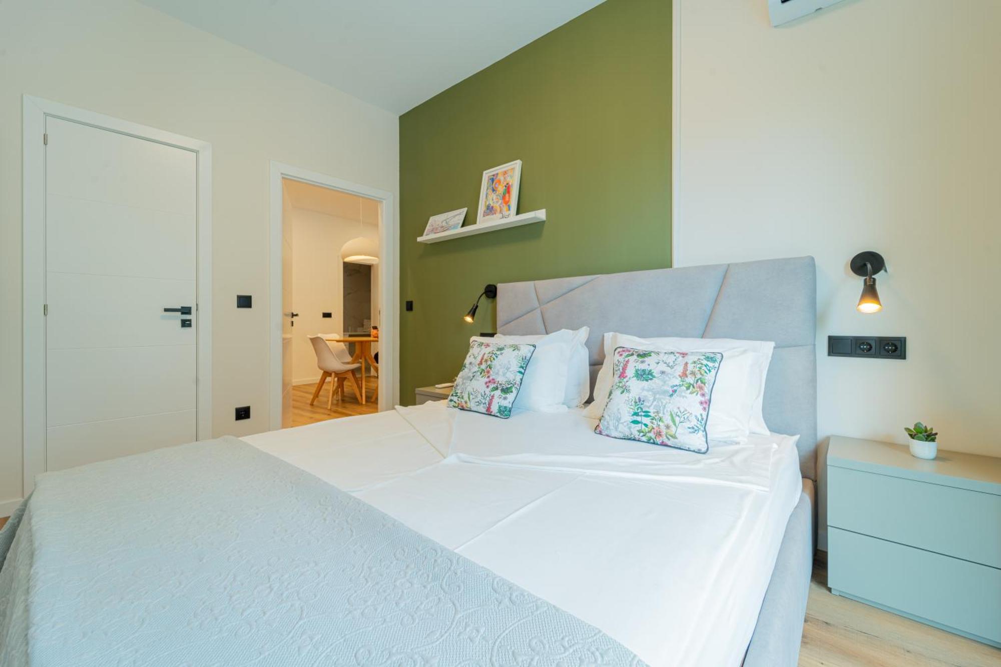 Casa Flores - 2 Bedroom, Lift, Ac, Car Parking - Extra ポルト エクステリア 写真